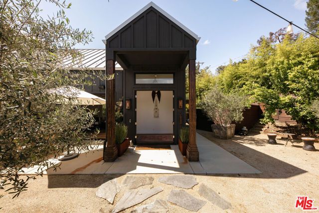 28960 Crags Drive, Agoura Hills, CA 91301