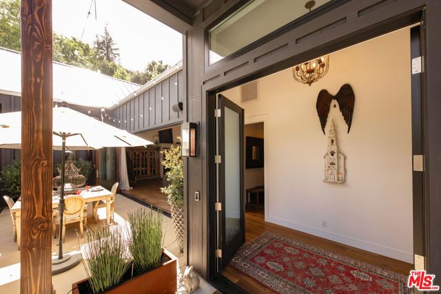 28960 Crags Drive, Agoura Hills, CA 91301