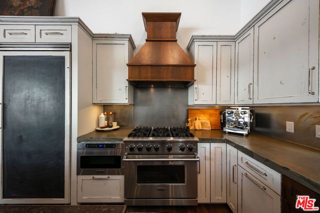 28960 Crags Drive, Agoura Hills, CA 91301