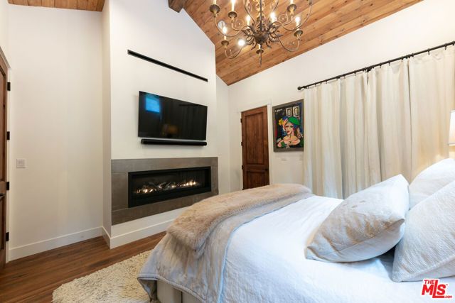 28960 Crags Drive, Agoura Hills, CA 91301