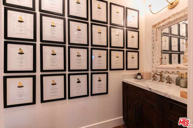 28960 Crags Drive, Agoura Hills, CA 91301