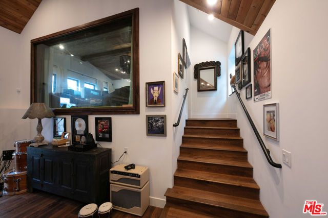 28960 Crags Drive, Agoura Hills, CA 91301