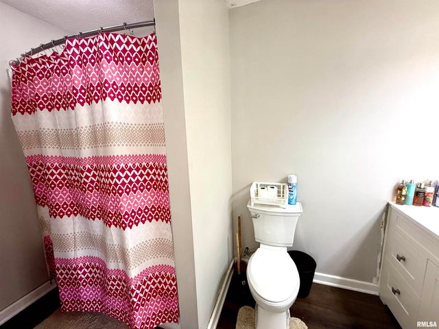 2413 COLLEGE Street, Springfield, IL 62704