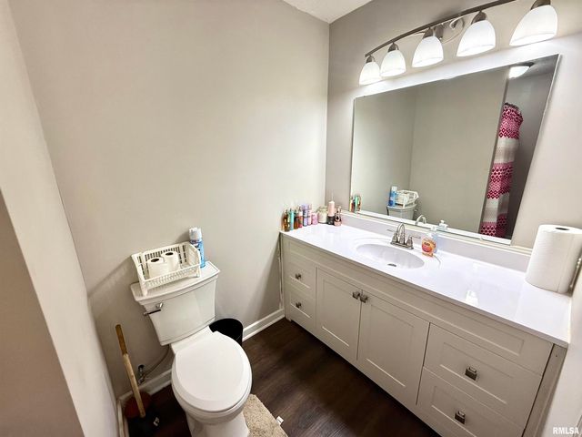 2413 COLLEGE Street, Springfield, IL 62704