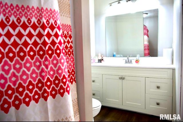 2413 COLLEGE Street, Springfield, IL 62704