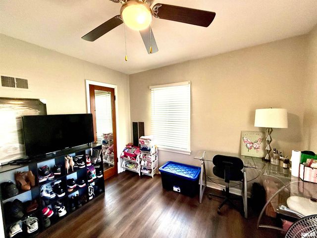 2413 COLLEGE Street, Springfield, IL 62704