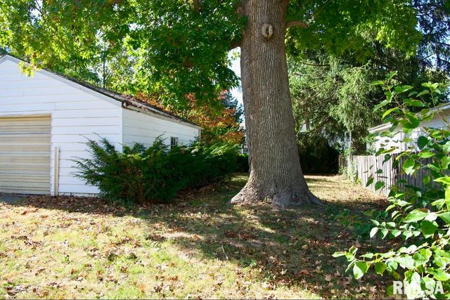 2413 COLLEGE Street, Springfield, IL 62704