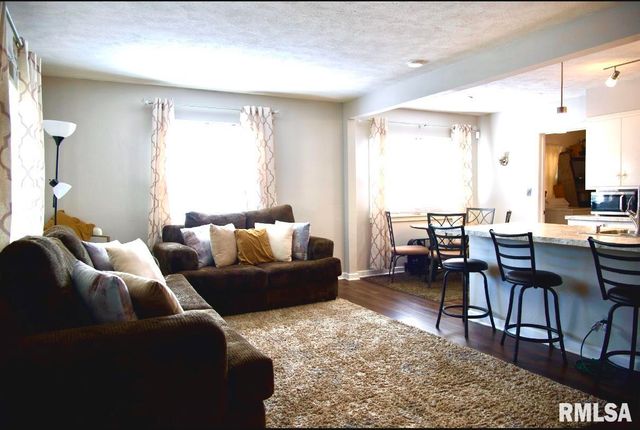 2413 COLLEGE Street, Springfield, IL 62704