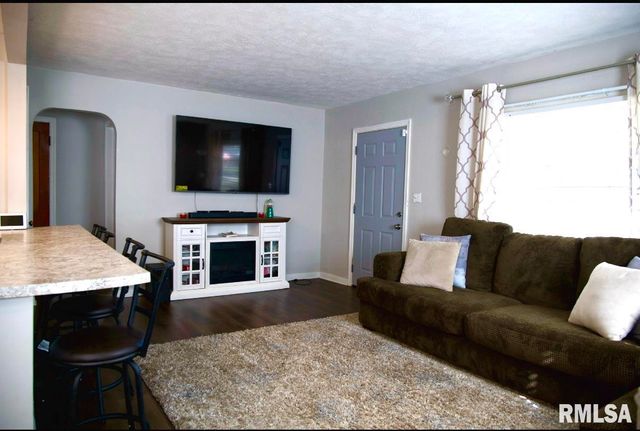 2413 COLLEGE Street, Springfield, IL 62704