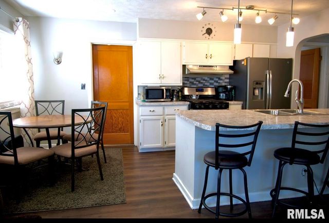 2413 COLLEGE Street, Springfield, IL 62704