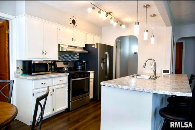 2413 COLLEGE Street, Springfield, IL 62704