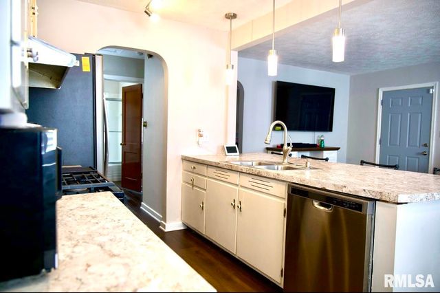 2413 COLLEGE Street, Springfield, IL 62704