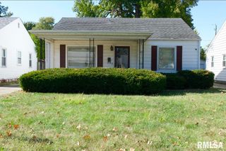 2413 COLLEGE Street, Springfield, IL 62704