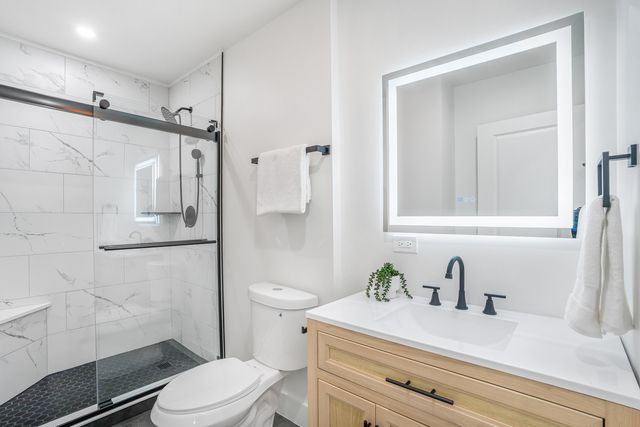 2724 N Mobile Avenue, Chicago, IL 60639