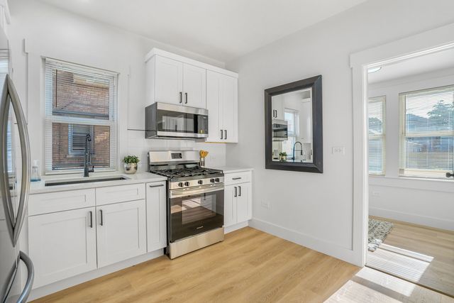2724 N Mobile Avenue, Chicago, IL 60639