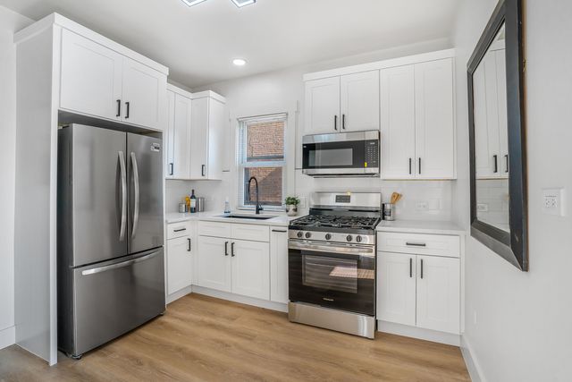 2724 N Mobile Avenue, Chicago, IL 60639