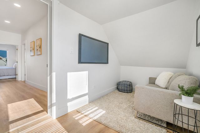 2724 N Mobile Avenue, Chicago, IL 60639
