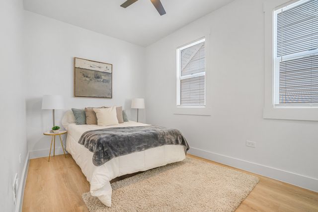 2724 N Mobile Avenue, Chicago, IL 60639
