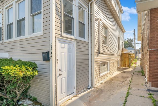 2724 N Mobile Avenue, Chicago, IL 60639