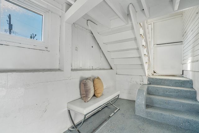 2724 N Mobile Avenue, Chicago, IL 60639