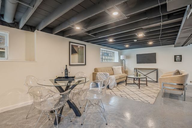 2724 N Mobile Avenue, Chicago, IL 60639