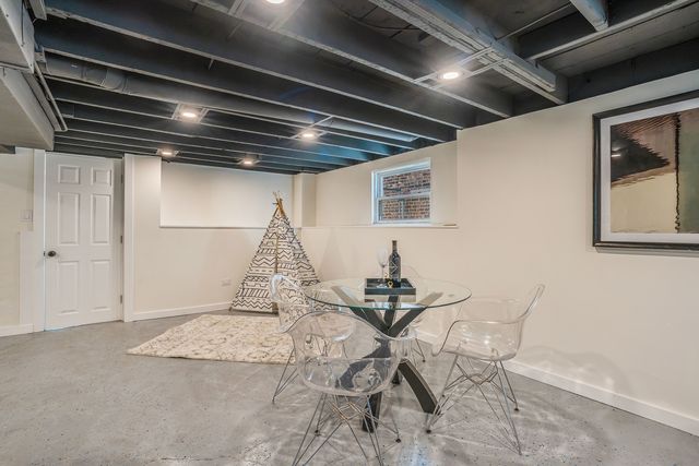 2724 N Mobile Avenue, Chicago, IL 60639