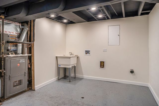 2724 N Mobile Avenue, Chicago, IL 60639