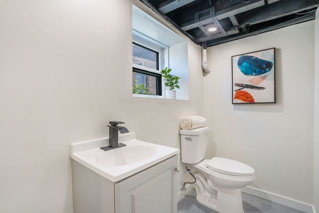 2724 N Mobile Avenue, Chicago, IL 60639