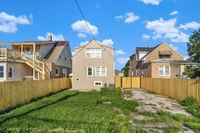 2724 N Mobile Avenue, Chicago, IL 60639