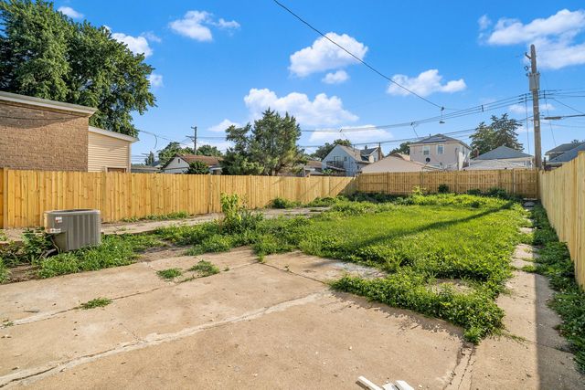 2724 N Mobile Avenue, Chicago, IL 60639
