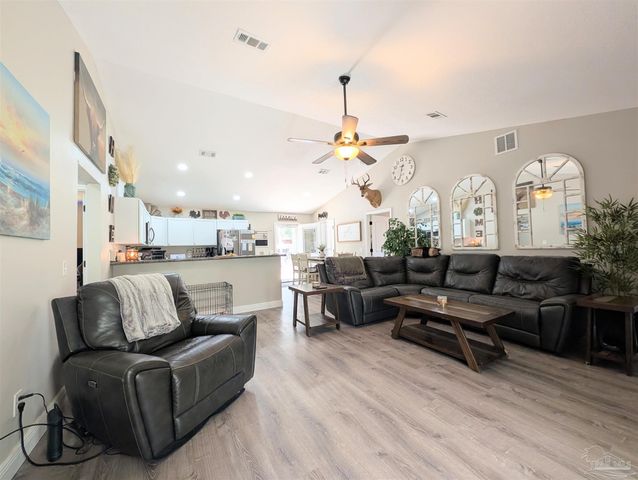 6837 Sagebrush Ln, Milton, FL 32570