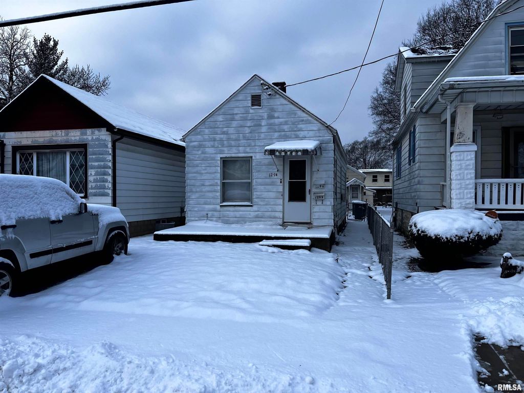 129 N CEDAR Avenue, West Peoria, IL 61604