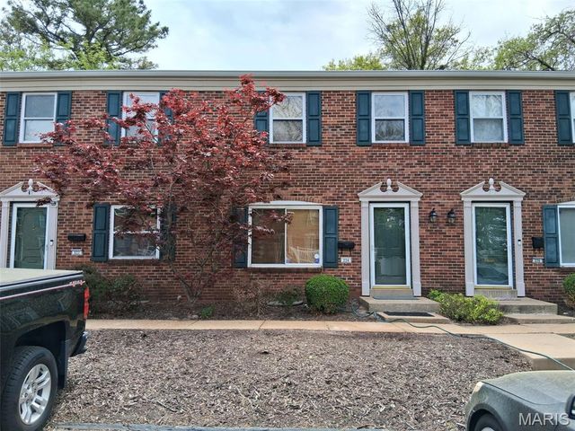 1025 Lacouer Drive, Kirkwood, MO 63122