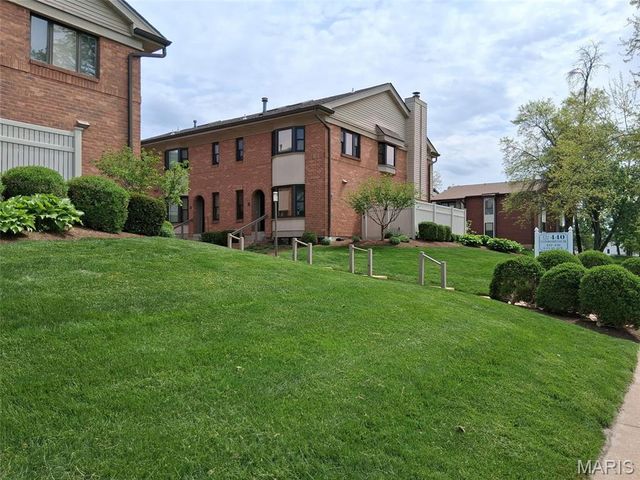 1025 Lacouer Drive, Kirkwood, MO 63122