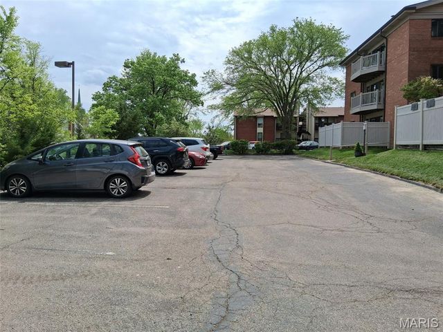 1025 Lacouer Drive, Kirkwood, MO 63122