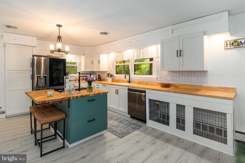 Image 13 of property listing at 2254 GARRETT RD, Oakland, MD 21550