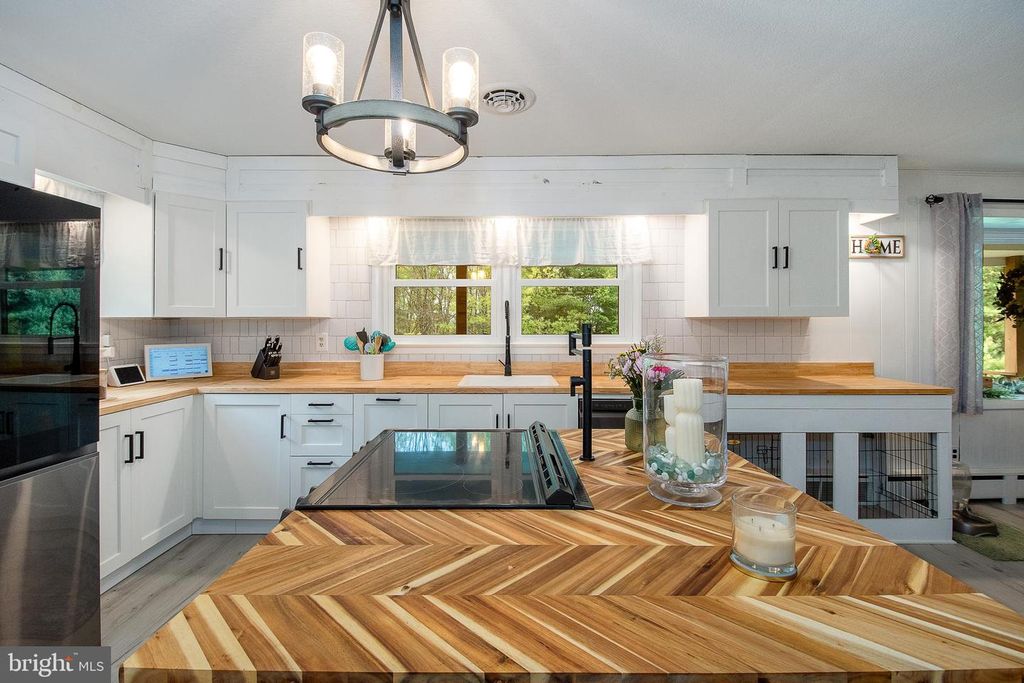Image 14 of property listing at 2254 GARRETT RD, Oakland, MD 21550
