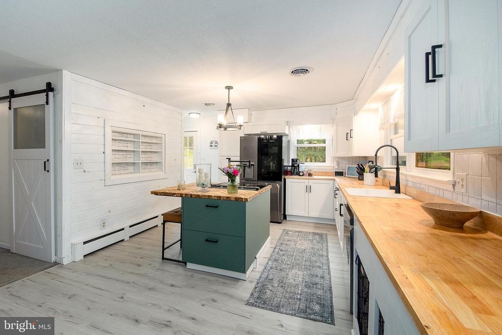 Image 15 of property listing at 2254 GARRETT RD, Oakland, MD 21550