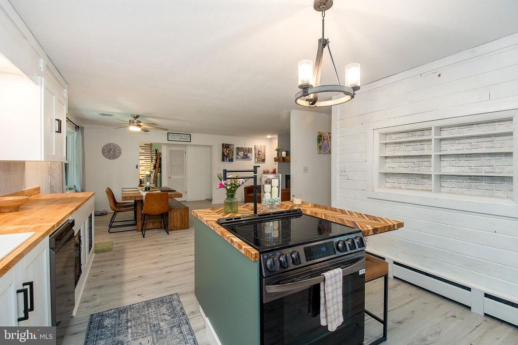 Image 17 of property listing at 2254 GARRETT RD, Oakland, MD 21550