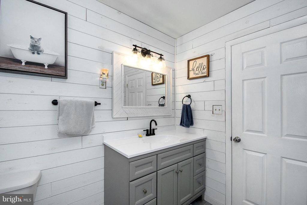 Image 33 of property listing at 2254 GARRETT RD, Oakland, MD 21550