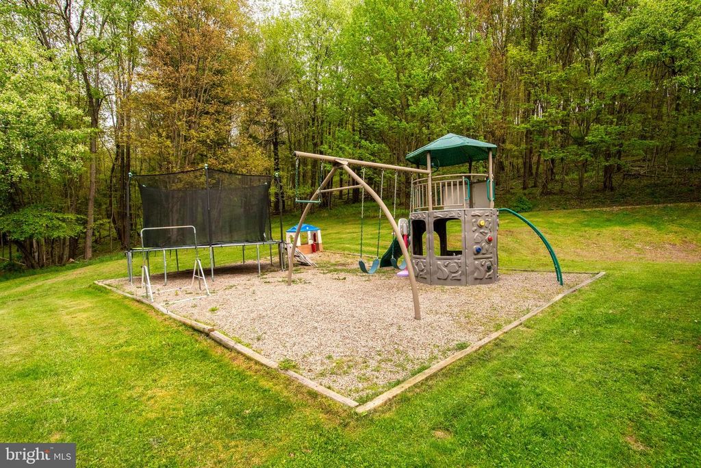 Image 9 of property listing at 2254 GARRETT RD, Oakland, MD 21550