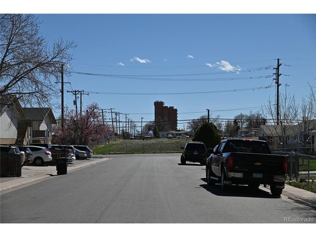 1042 S Grove St, Denver, CO 80219