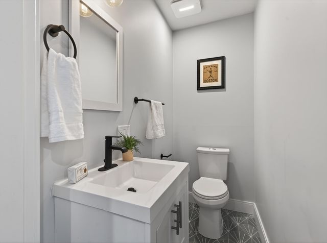 221 Paris St 1, Boston, MA 02128