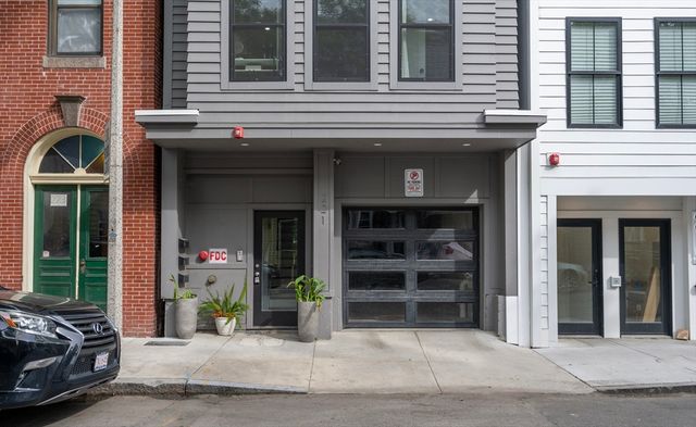 221 Paris St 1, Boston, MA 02128