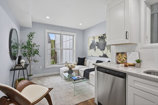 221 Paris St 1, Boston, MA 02128