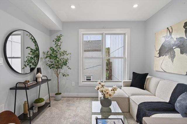 221 Paris St 1, Boston, MA 02128