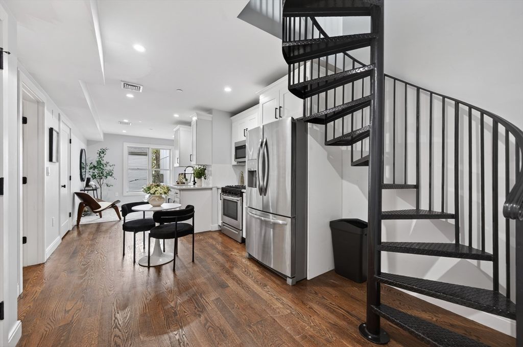 221 Paris St 1, Boston, MA 02128