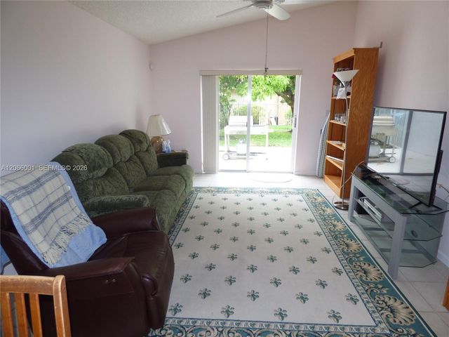 474 SW 205th Avenue, Pembroke Pines, FL 33029