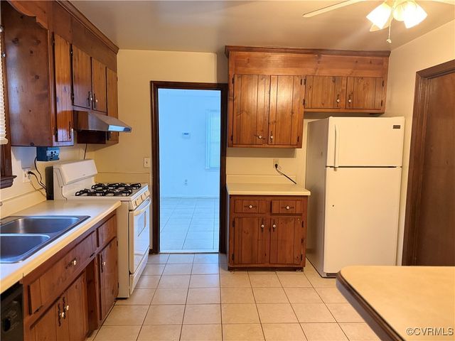 2801 Woodlawn Ave, Colonial Heights, VA 23834