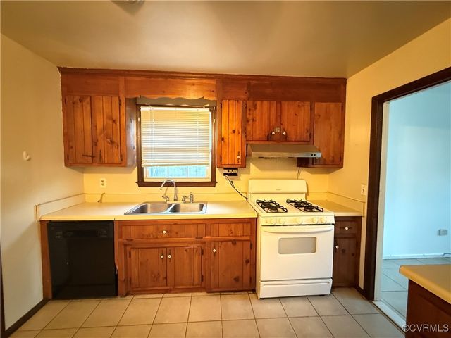 2801 Woodlawn Ave, Colonial Heights, VA 23834
